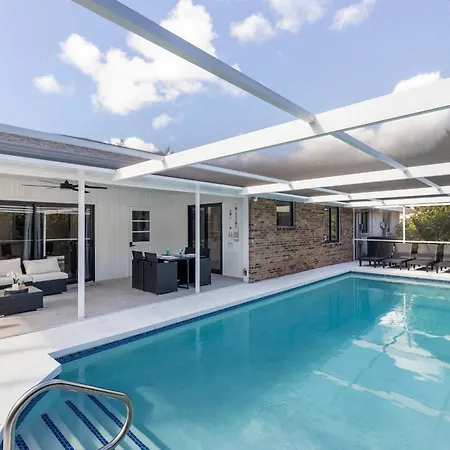 Spacious 4Br Getaway Near Beach With Pool & Bbq